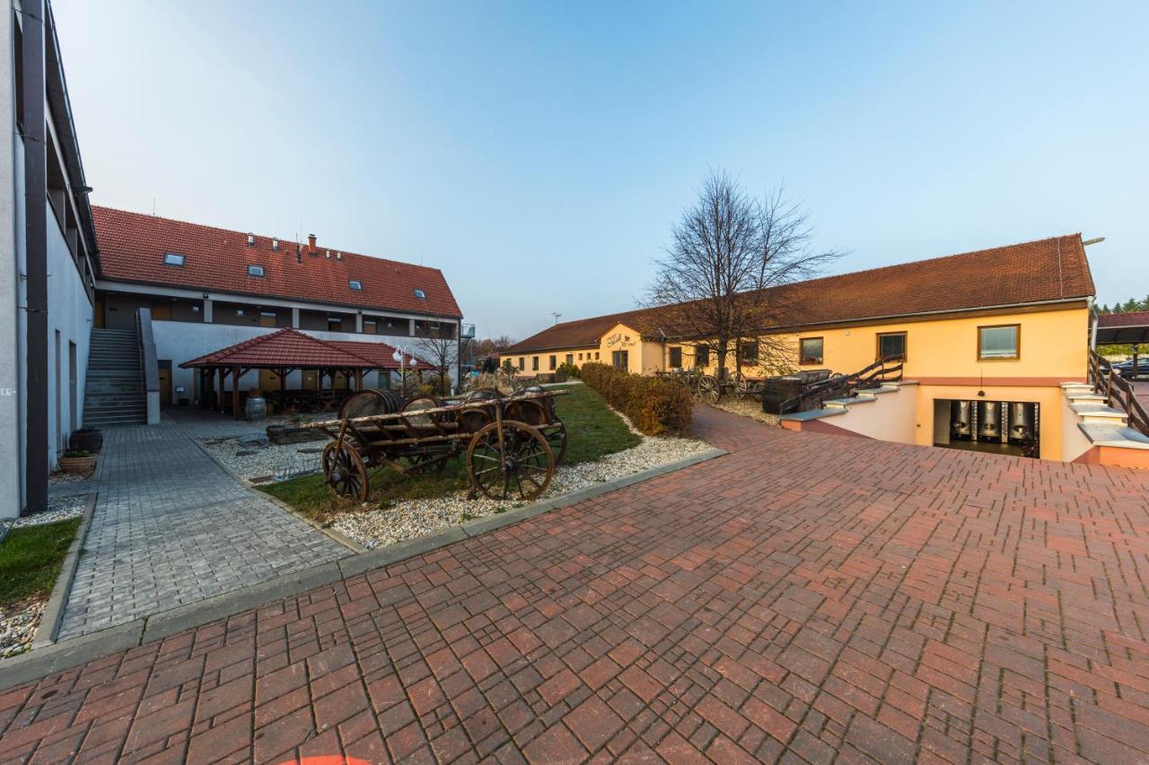 Hotel Madl Velké Bílovice المظهر الخارجي الصورة